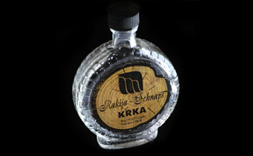 Boca za rakiju - drvena etiketa