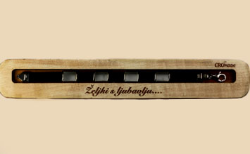 Kožna narukvica u kutiji